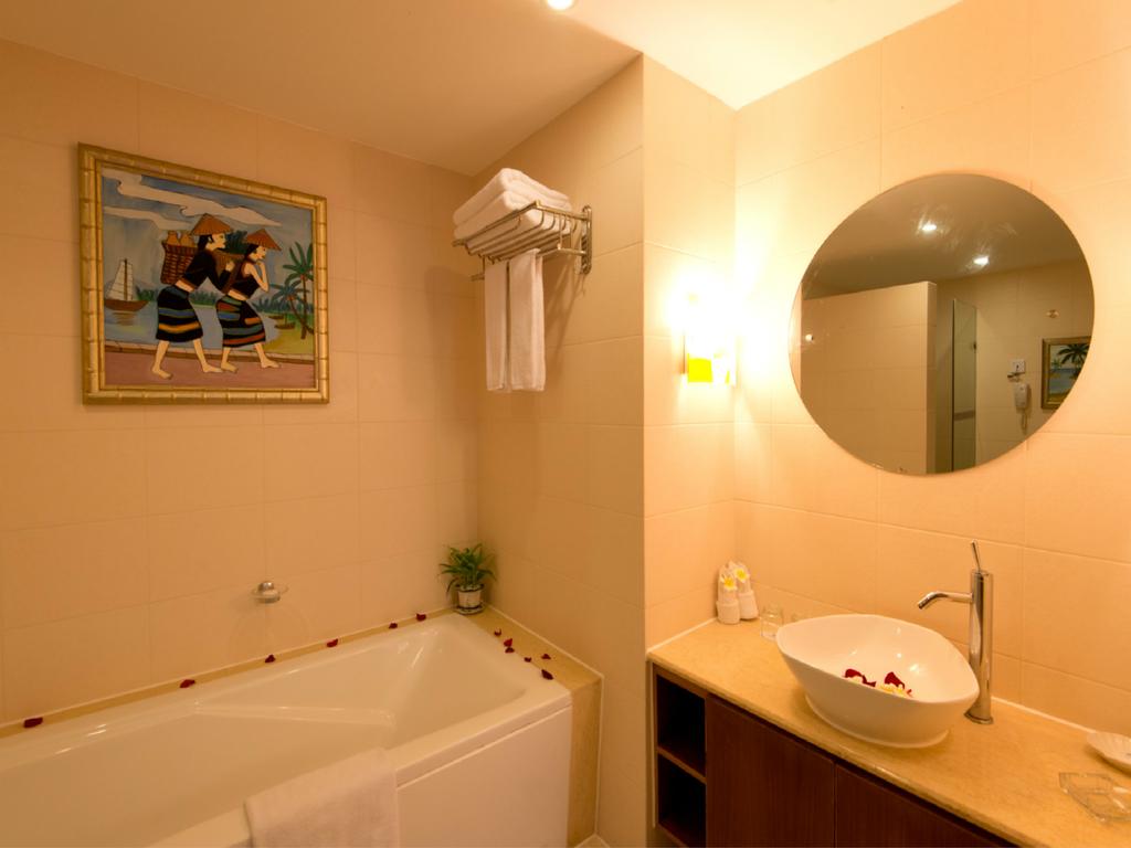 Відпочинок в готелі J-Hotel (ex. Yuhai International Resort Apartment Spa, Azure Resort Sanya, Azure Resort) Санья