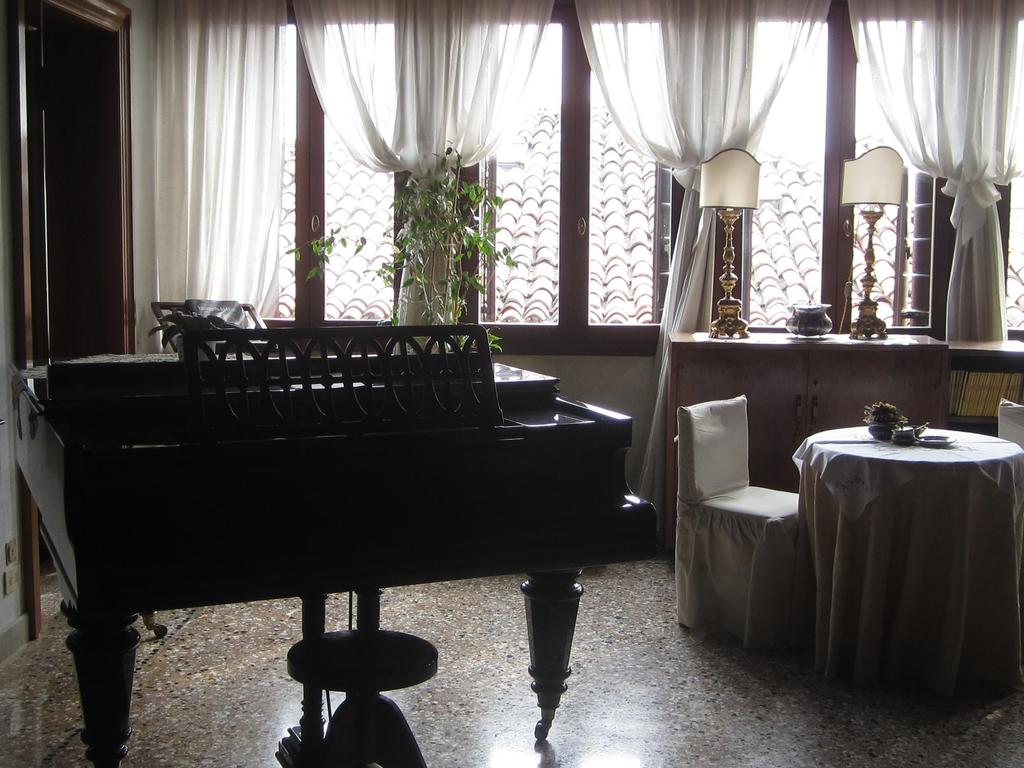 At Home A Palazzo B&B, Венецианская Ривьера цены