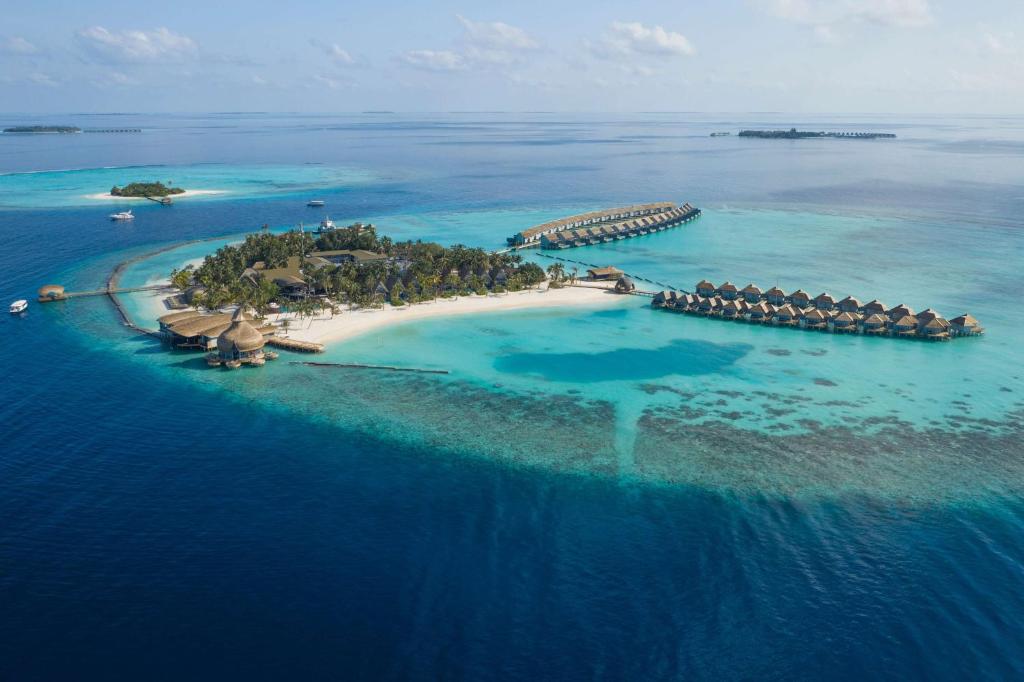 Отель, Outrigger Maldives Maafushivaru Resort