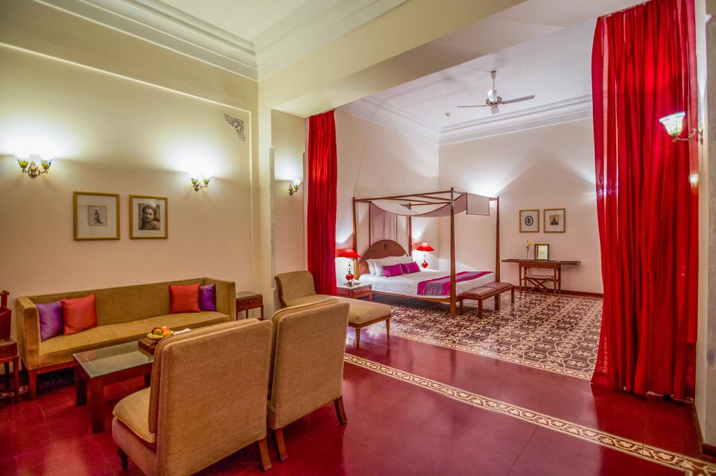 Recenzje hoteli, Usha Kiran Palace