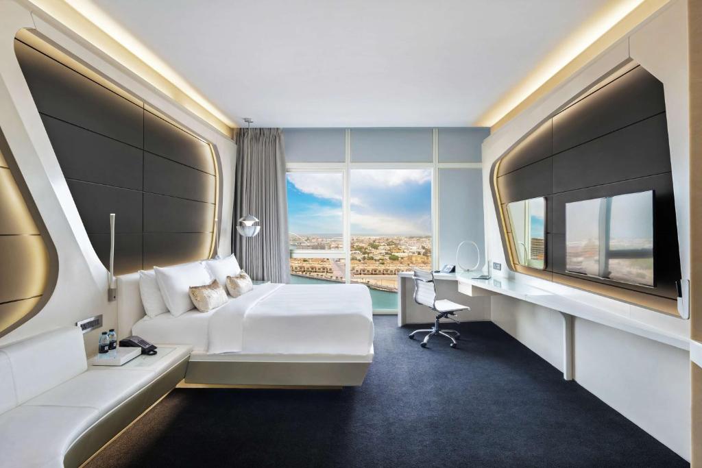 V Hotel Dubai, Curio Collection by Hilton, питание