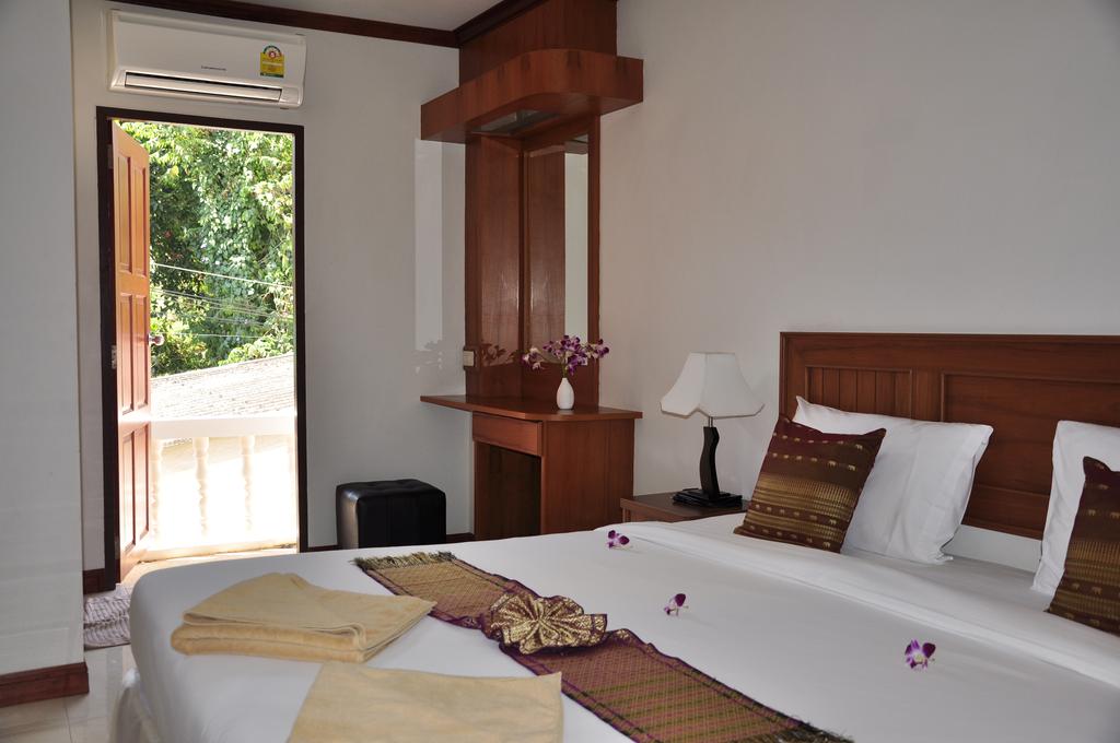Пляж Сурин Baan Chayna Lounge Resort цены