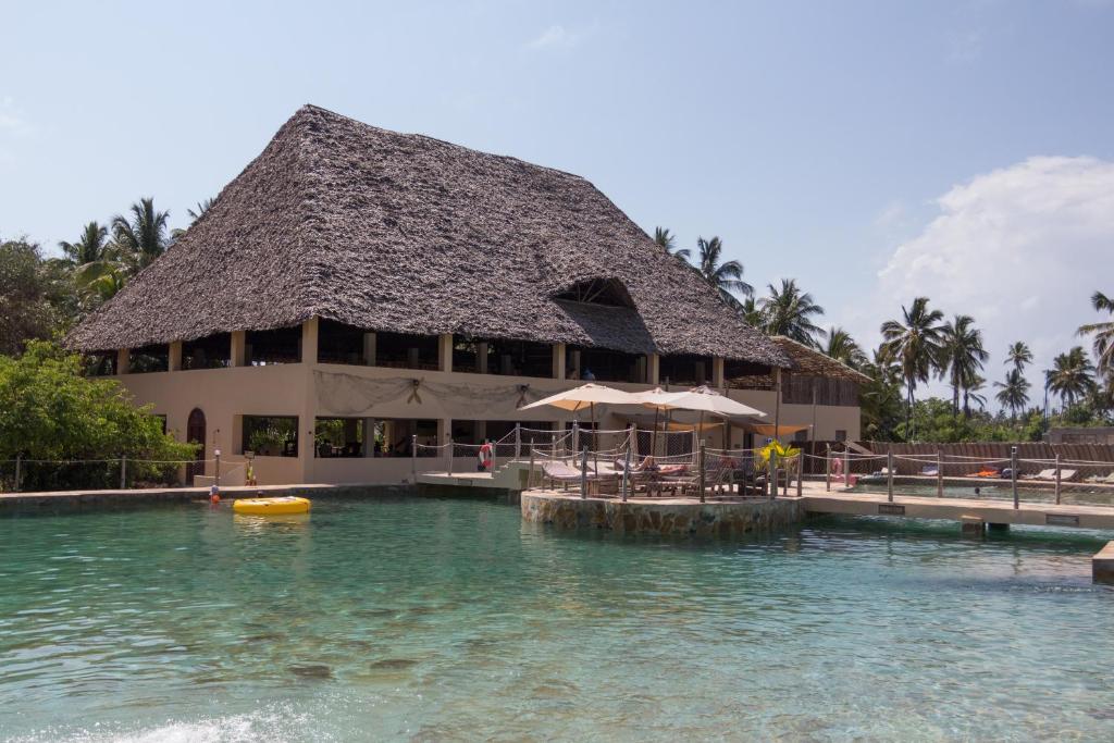Горящие туры в отель Reef & Beach Resort Джамбиани Танзания