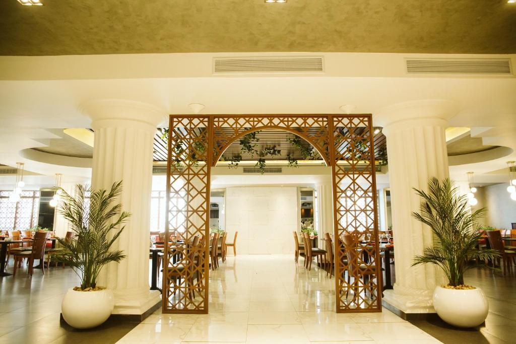 Отель, Pyramisa Suites Hotel Cairo