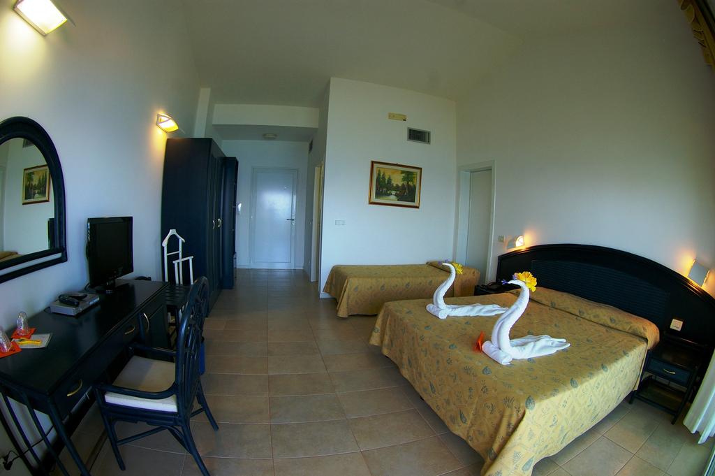 Відпочинок в готелі Villaggio Stromboli Капо-Ватікано Італія