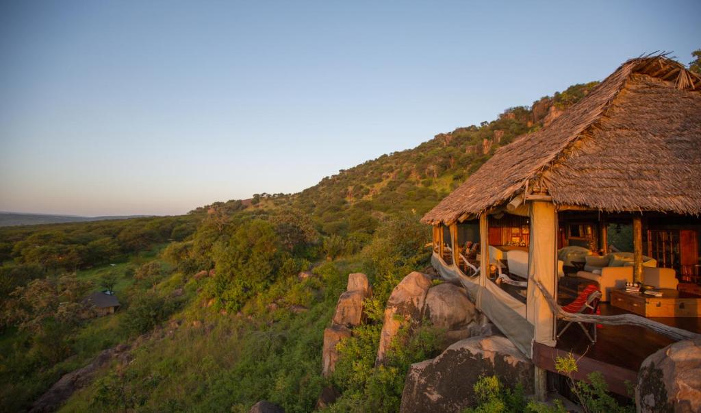 Відпочинок в готелі Elewana Serengeti Pioneer Camp