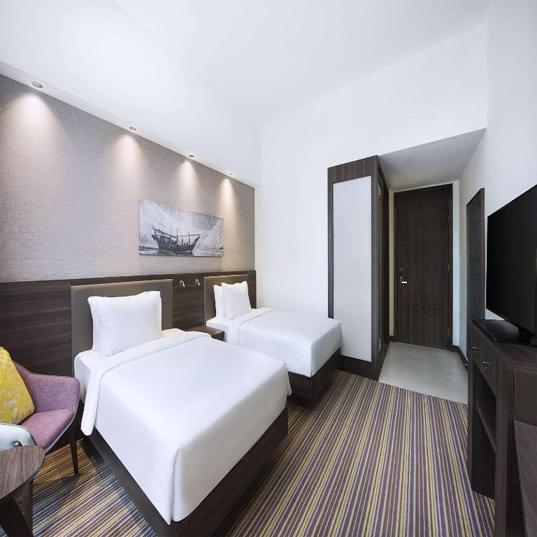 Відпочинок в готелі Hampton by Hilton Dubai Airport