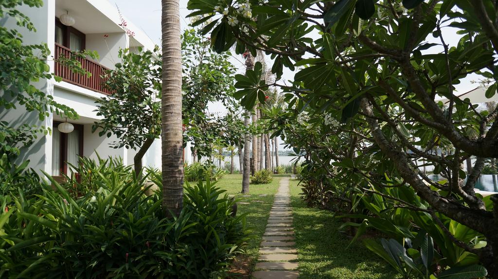 Відгуки гостей готелю Vinh Hung Emerald Resort