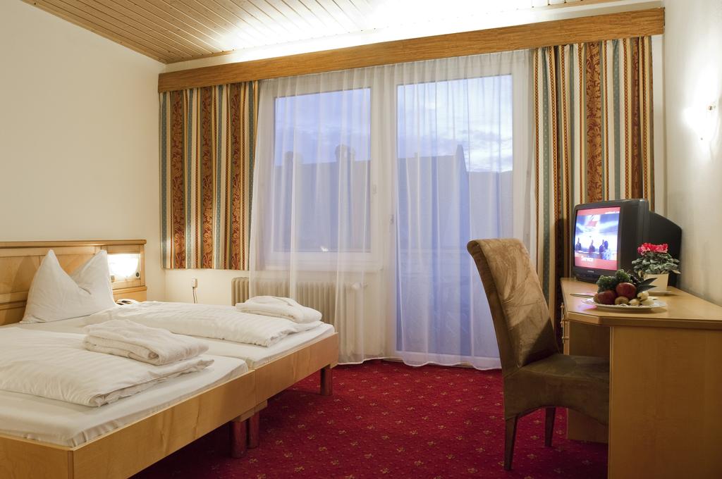 Відпочинок в готелі Aktivhotel Weisser Hirsch Маріацелль