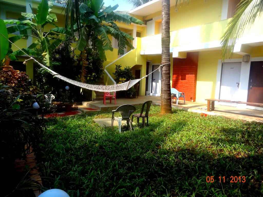 Poonam Village Resort, Анжуна ціни