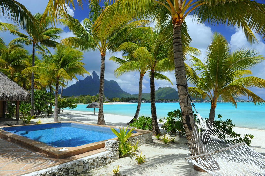 Тури в готель St. Regis Bora Bora Resort