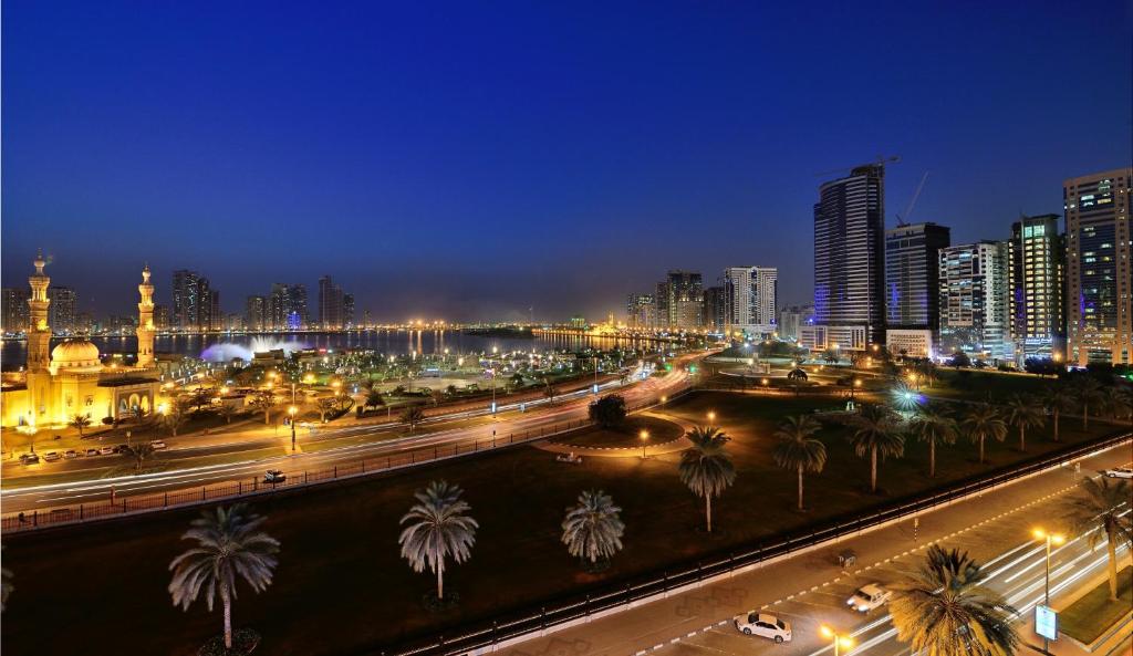 Горящие туры в отель Al Majaz Premiere Hotel Apartments Шарджа ОАЭ