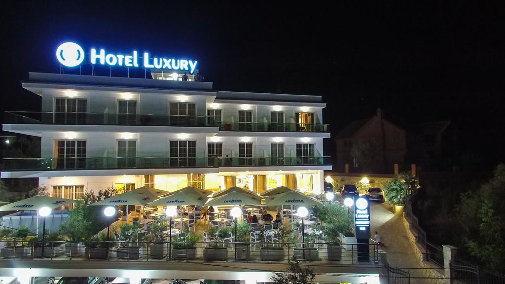Hotel Luxury, Албания