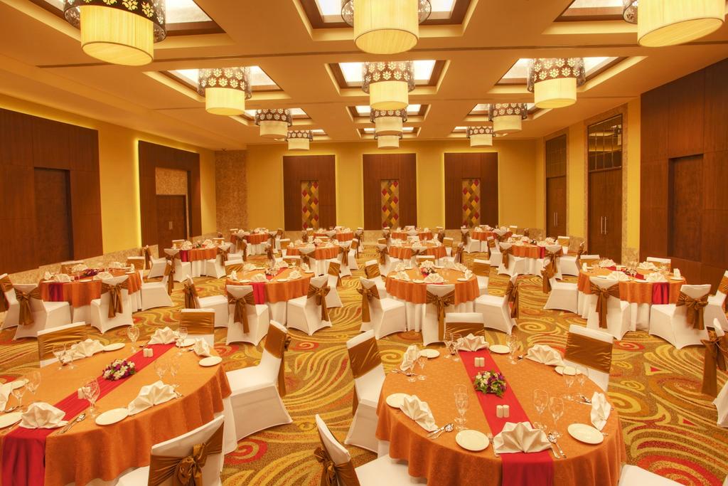 Radisson Blu Hotel Chennai City Centre цена