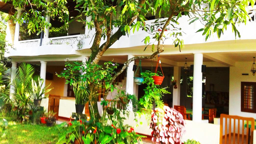C- Lanka Guest House, Бентота