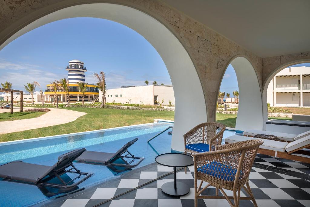 Цены в отеле Ocean el Faro Resort