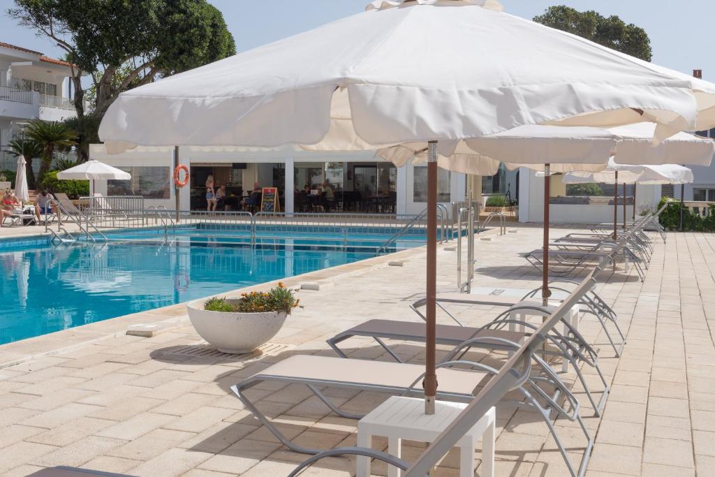 Цены в отеле Naranjos Resort Menorca
