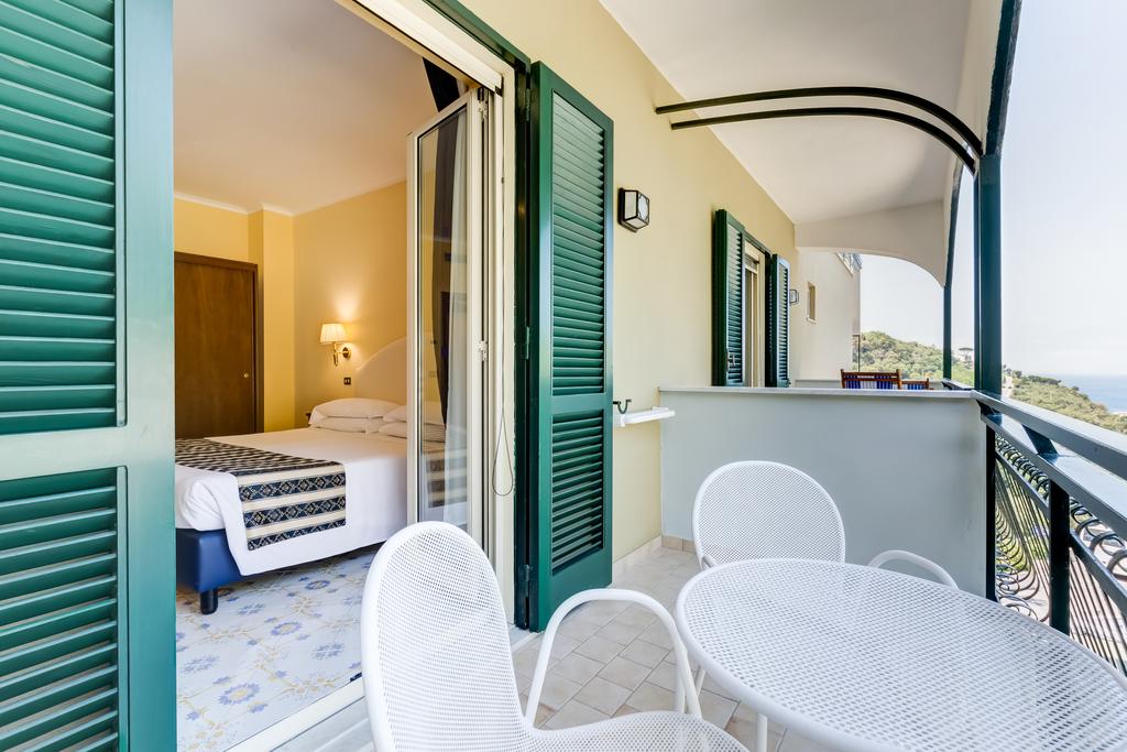 Отдых в отеле Best Western Hotel La Solara Неаполитанский залив Италия