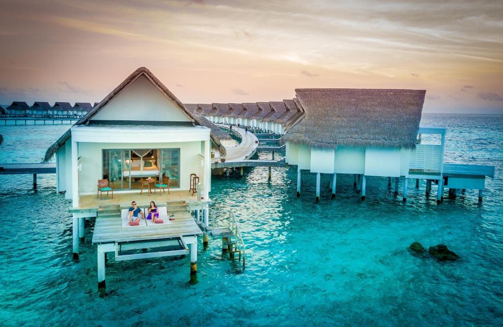 Отель, Ари & Расду Атоллы, Мальдивы, Centara Grand Island Maldives