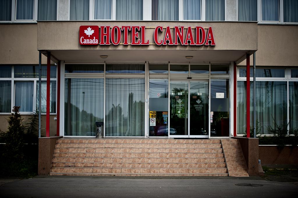 Отель, Canada Hotel