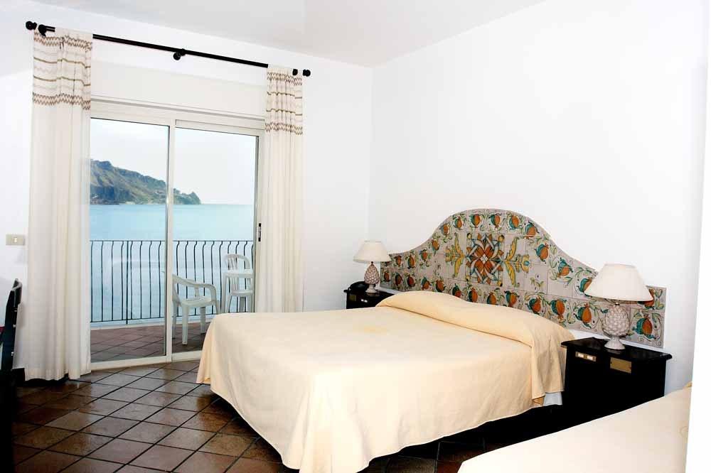 Hot tours in Hotel Bay Palace Hotel Region Messina Italy