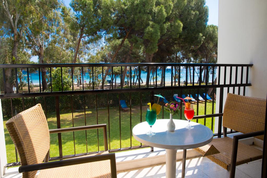 Park Beach Hotel Кіпр ціни