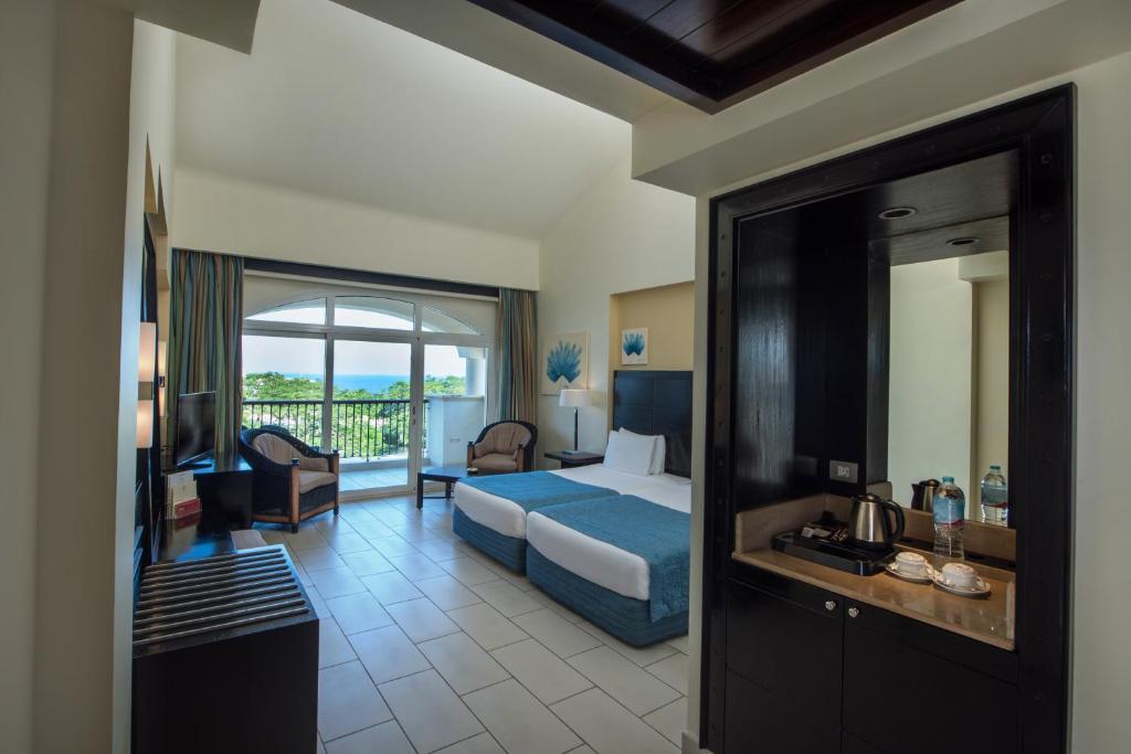Отель, Reef Oasis Blue Bay