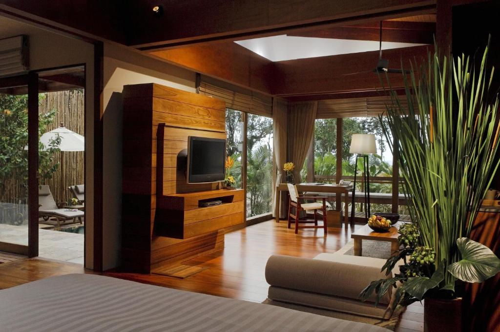 Цены в отеле Wanakarn Beach Resort And Spa