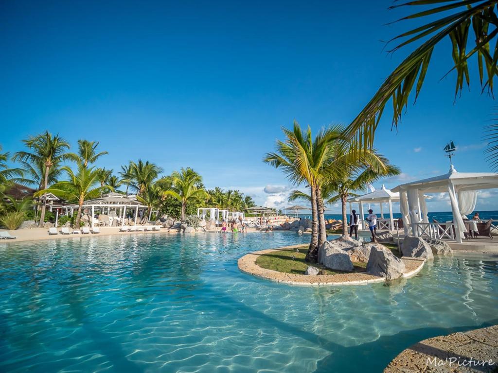 Відпочинок в готелі Tracadero Beach Resort (ex. Dominicus Marina Resort)