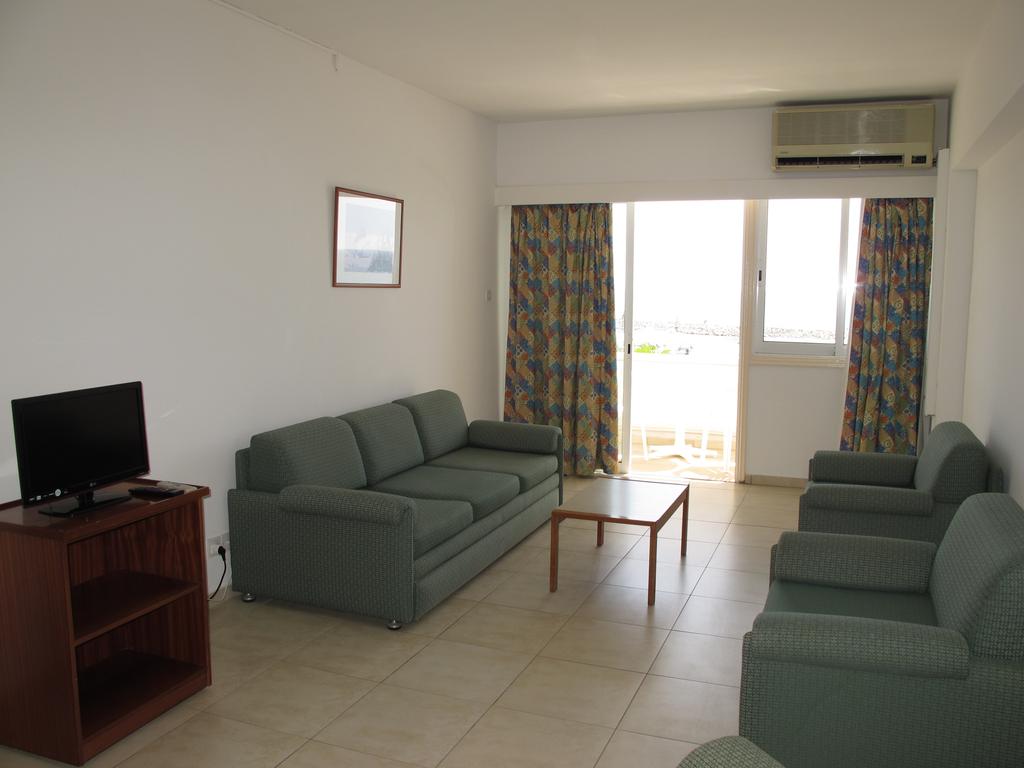Sun Hall Beach Hotel Apts, Larnaka