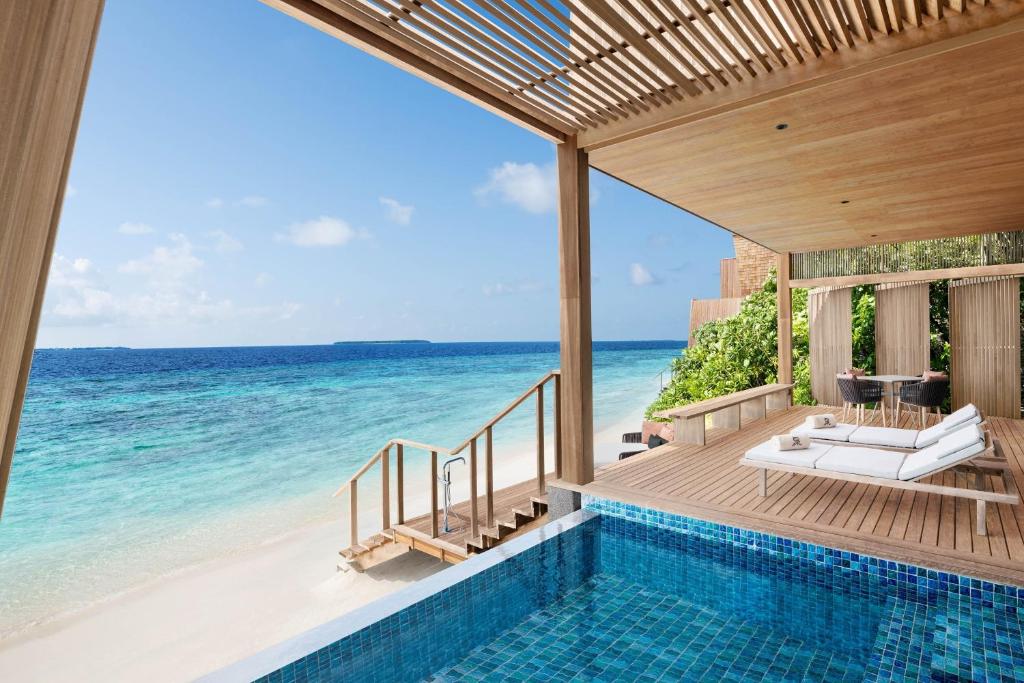 Горящие туры в отель The St. Regis Maldives Vommuli Resort Даалу Атолл Мальдивы