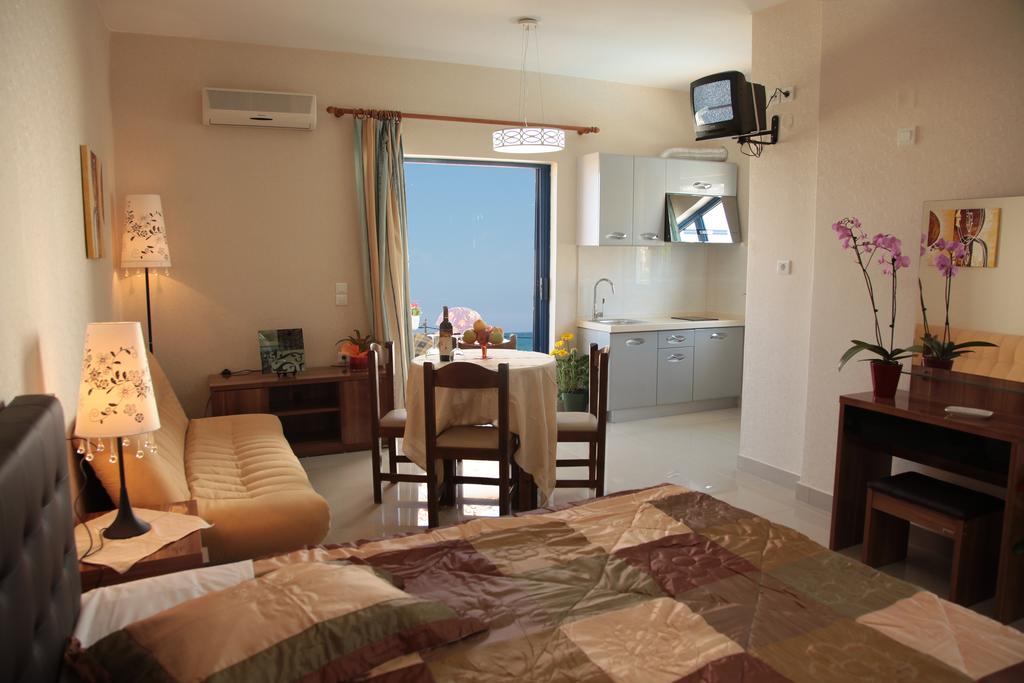 Odpoczynek w hotelu Tsalos Beach Apartments Heraklion Grecja