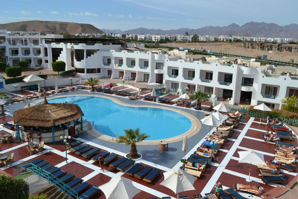 Sharm Holiday Resort Aqua Park photos of tourists