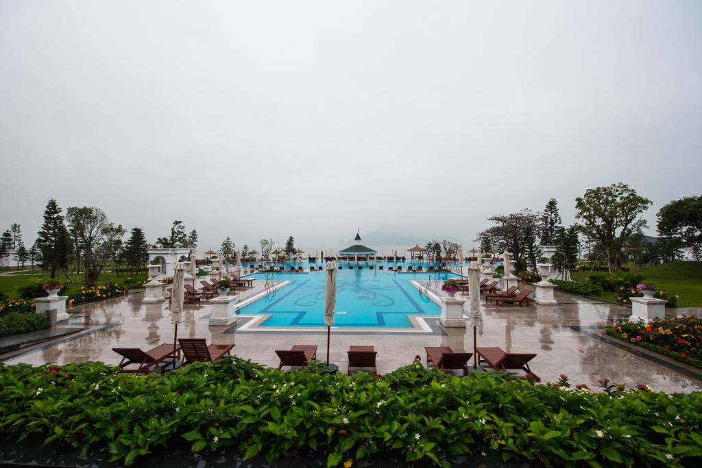 Отдых в отеле Vinpearl Ha Long Bay Resort
