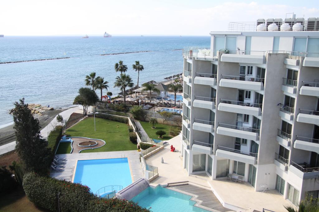 Wakacje hotelowe The Ermitage On The Beach Limassol