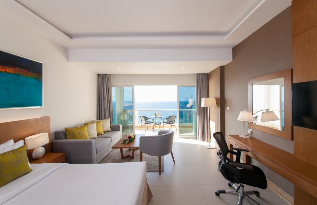 Ramada Beach Hotel Ajman, ОАЕ, Аджман, тури, фото та відгуки