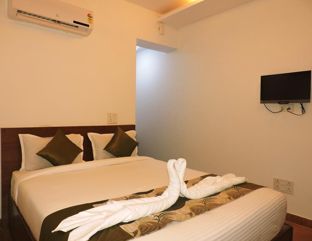 Resort Maximum Holiday Inn, Индия, Анжуна, туры, фото и отзывы