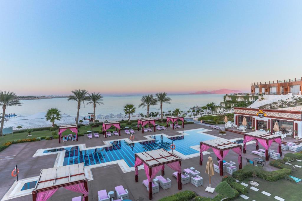 Sunrise Arabian Beach Resort, entertainment