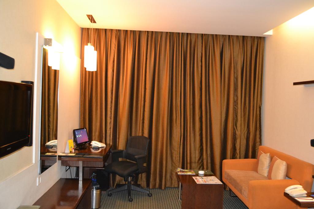 Відпочинок в готелі Sayaji Pune