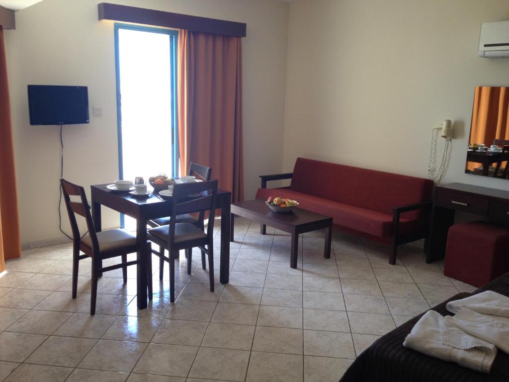 Відпочинок в готелі Kefalonitis Hotel Apartments Пафос