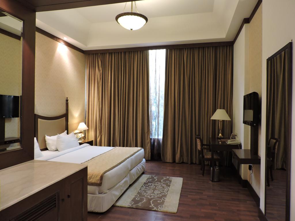 Индия Country Inn & Suites by Carlson Delhi Satbari