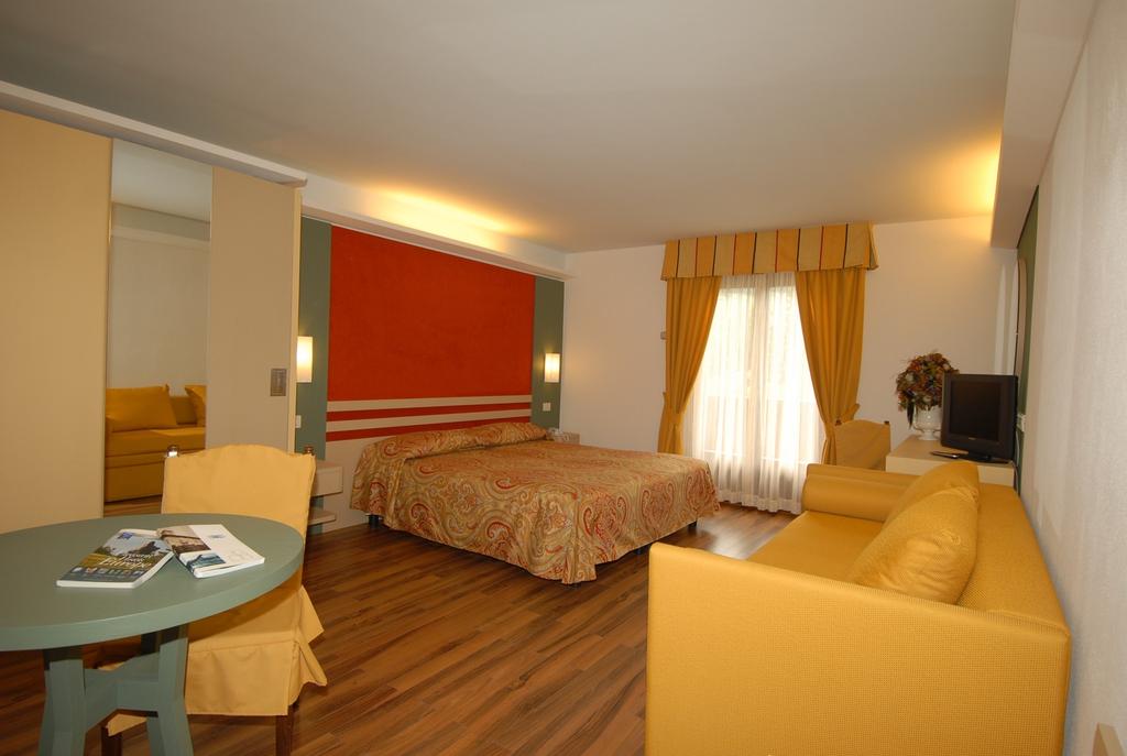 Baita Clementi Hotel & Residence, Włochy, Bormio, wakacje, zdjęcia i recenzje