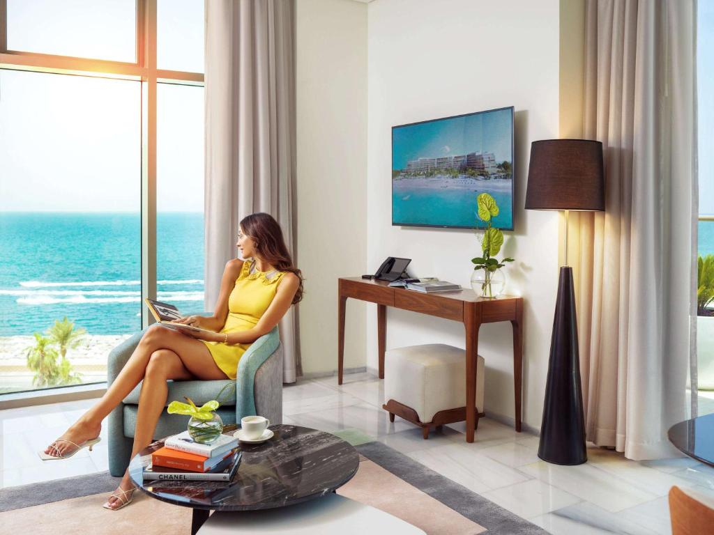 Отдых в отеле Th8 Palm Dubai Beach Resort Vignette Collection Дубай Пальма ОАЕ