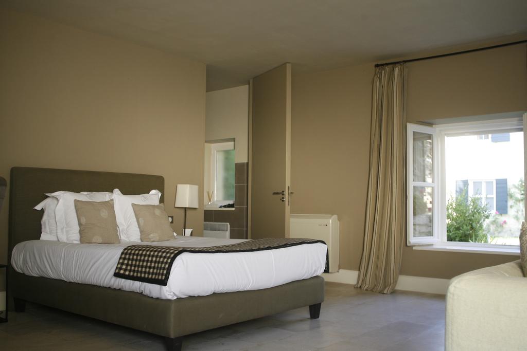 Hotel Le Mas De Peint, Arles prices