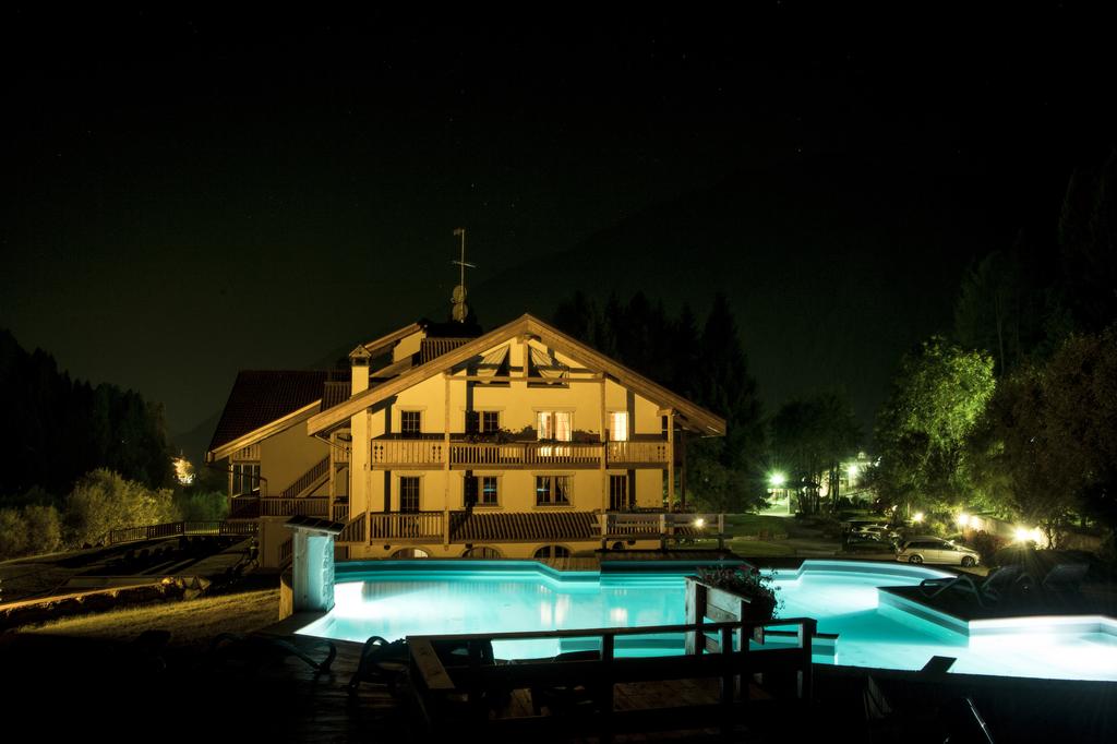 Holidays Dolomiti Apartment Resort (Pinzolo/Carisolo), Италия, Доломити-ди-Брента, туры, фото и отзывы