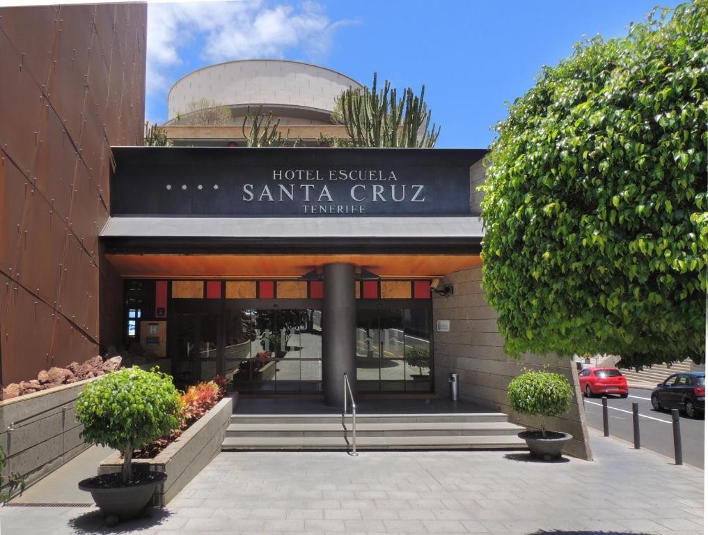 Отель, Hotel Escuela Santa Cruz
