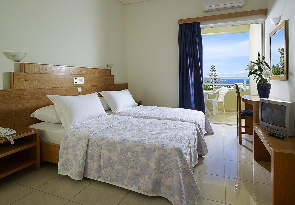 Фото готелю Eleftheria Hotel (Agia Marina)