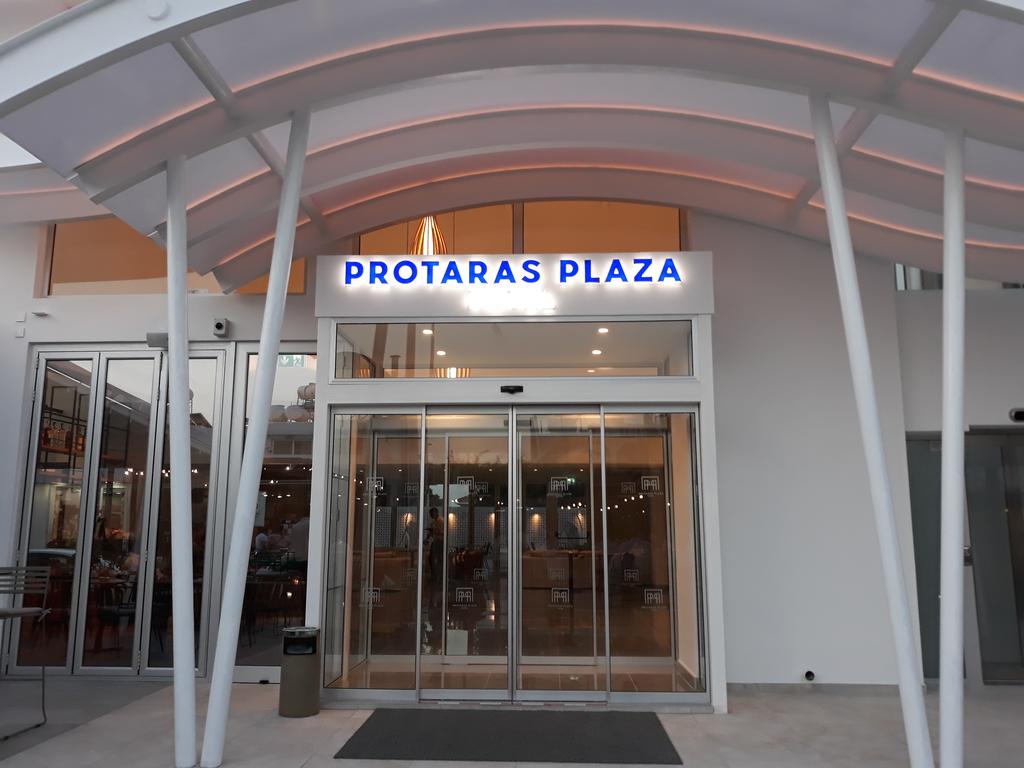 Отель, Protaras Plaza