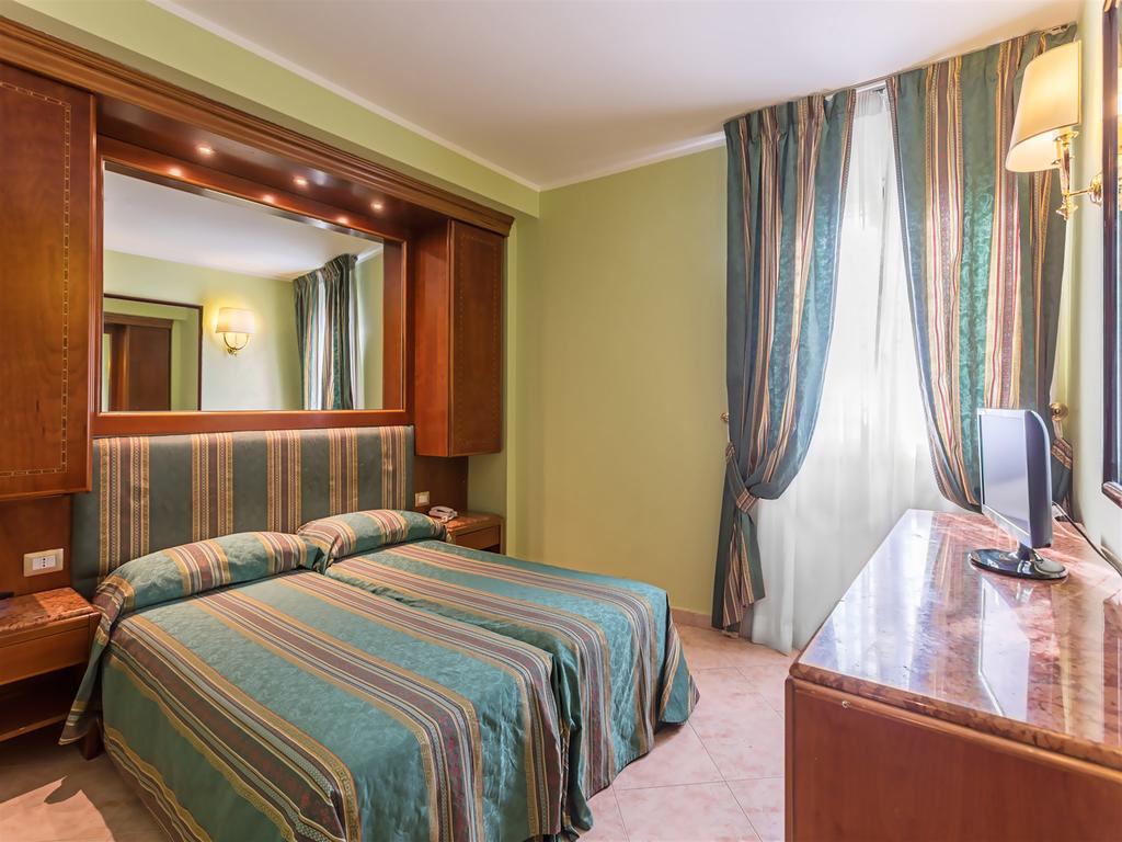Hot tours in Hotel Hotel Siracusa Rome