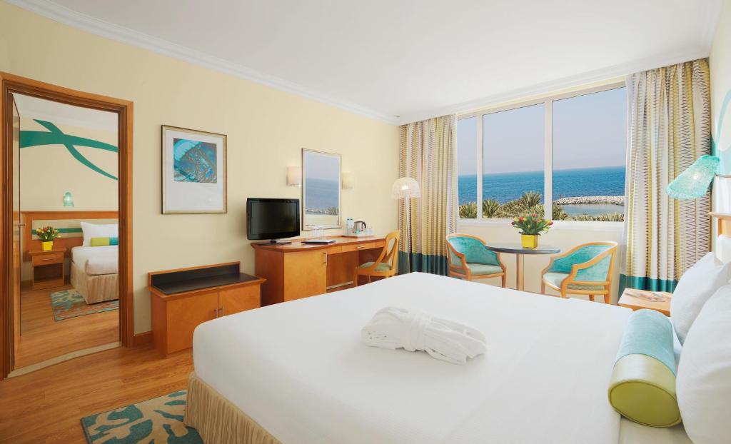 Отдых в отеле Coral Beach Resort Sharjah Шарджа ОАЭ